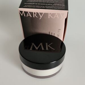 Mary Kay White Setting Powder for a Flawless Finish